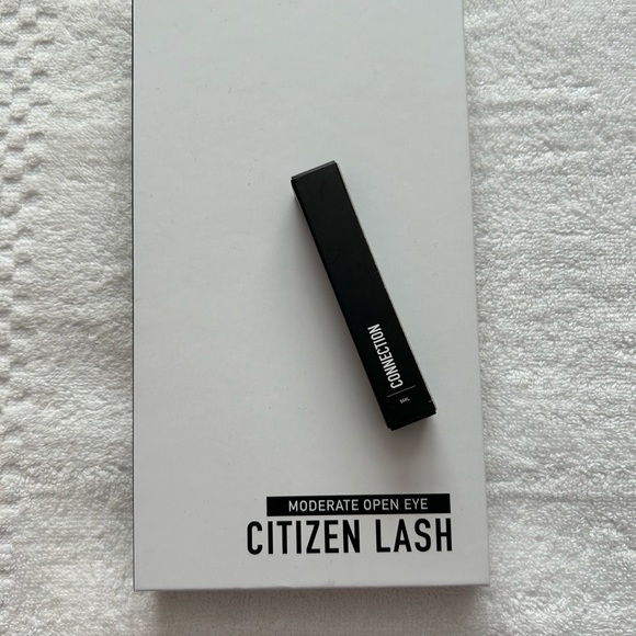 New Citizen Lash Extensions and adhesive - Picture 1 of 3